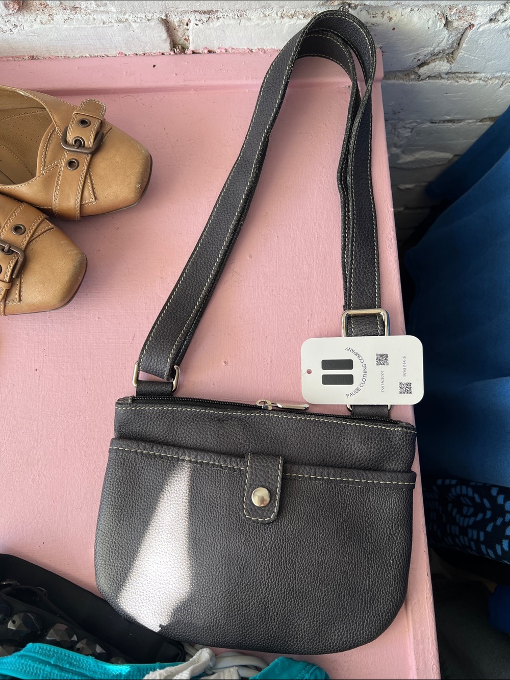 Roots Dark grey Pebbled Leather Crossbody Bag - Picture 4 of 7